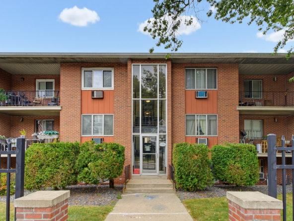 004 139 PLEASANT ST 4 1
